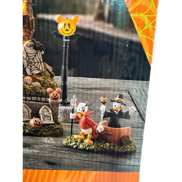 Disney Halloween Village Set 9 Pc Resin LED Haunted Music Minnie Mickey Pumpkins - Picture 8 of 11